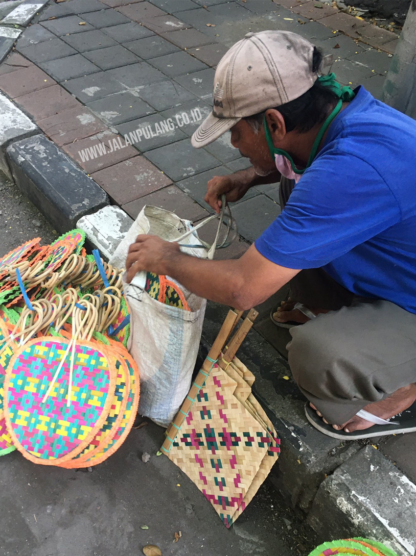 Berbagi Santunan Lansia Dhuafa untuk Pak Yanto Penjual Kipas Keliling